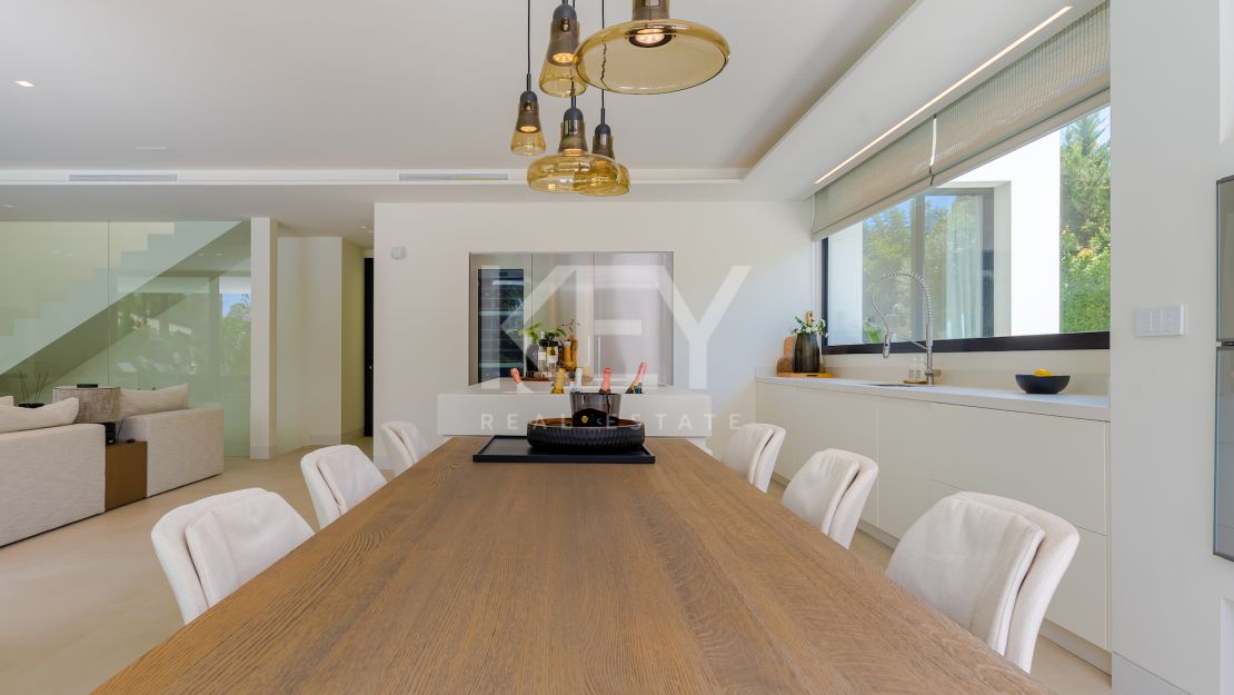 Fabulous villa with brilliant panoramic views for sale in Marbesa, Marbella