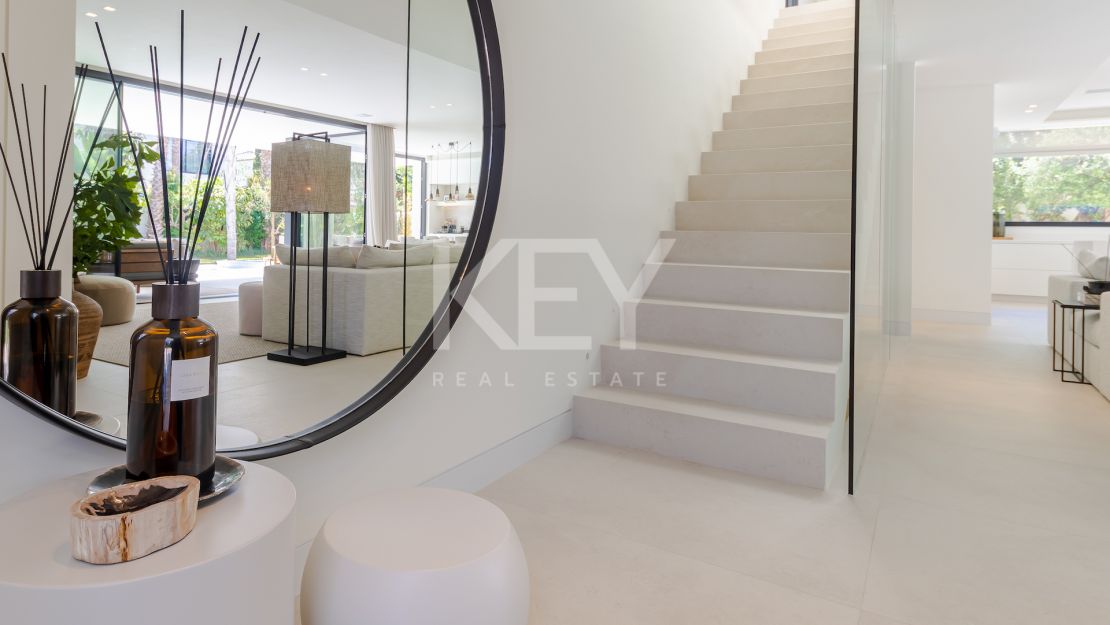 Fabulous villa with brilliant panoramic views for sale in Marbesa, Marbella