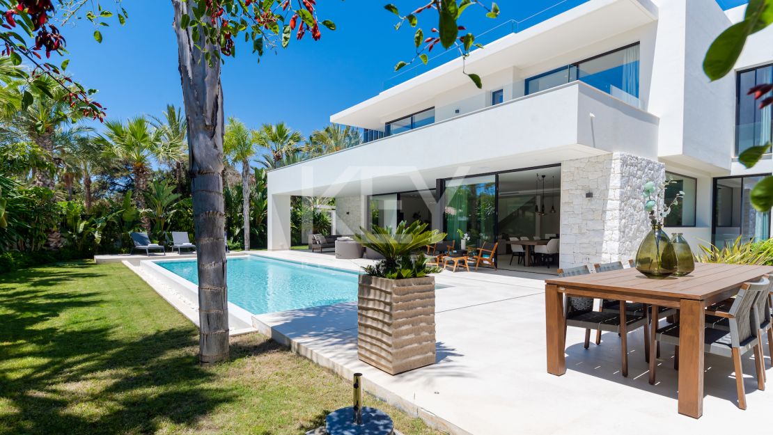 Fabulous villa with brilliant panoramic views for sale in Marbesa, Marbella