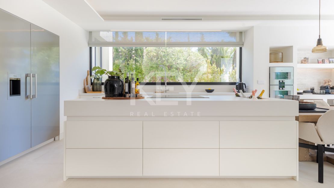 Fabulous villa with brilliant panoramic views for sale in Marbesa, Marbella