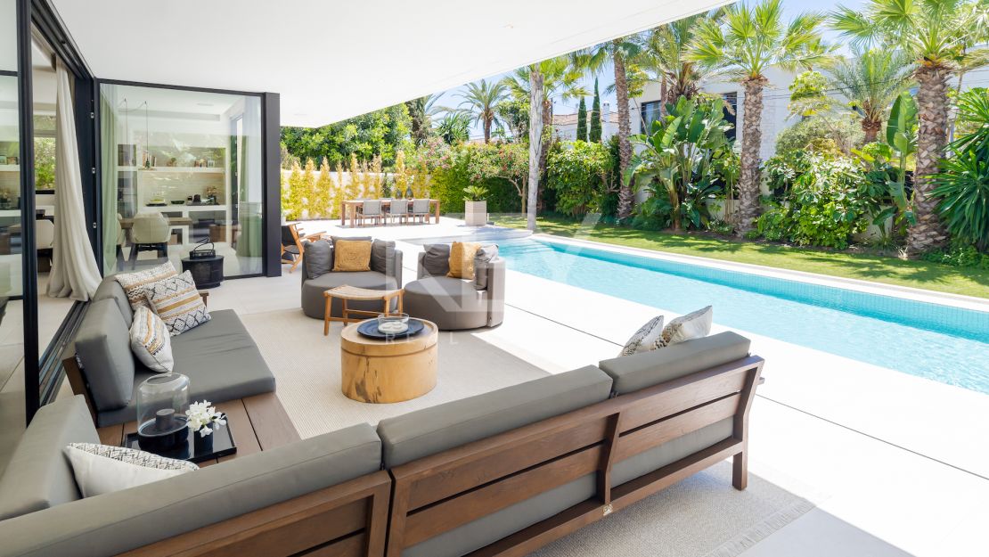 Fabulous villa with brilliant panoramic views for sale in Marbesa, Marbella