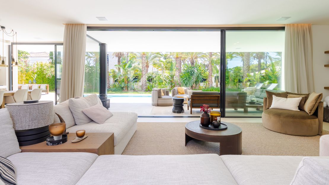 Fabulous villa with brilliant panoramic views for sale in Marbesa, Marbella