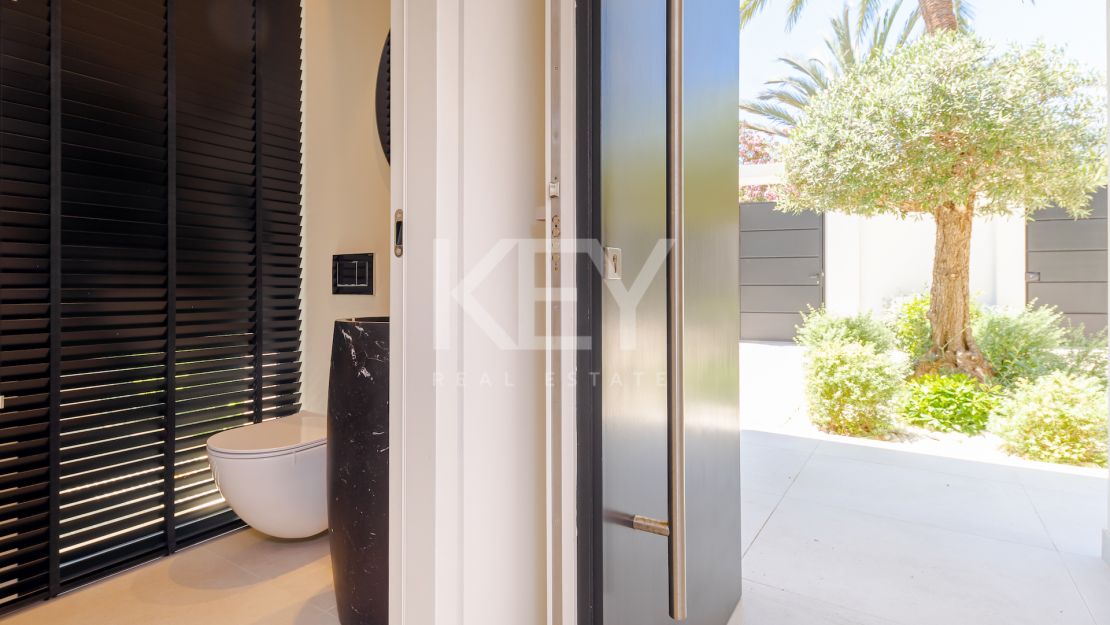 Fabulous villa with brilliant panoramic views for sale in Marbesa, Marbella