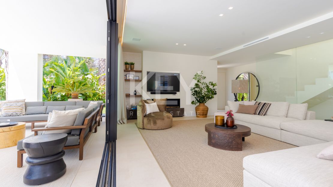 Fabulous villa with brilliant panoramic views for sale in Marbesa, Marbella