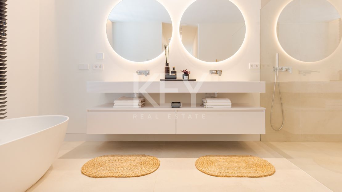 Fabulous villa with brilliant panoramic views for sale in Marbesa, Marbella