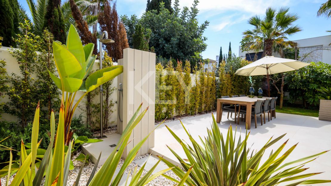 Fabulous villa with brilliant panoramic views for sale in Marbesa, Marbella