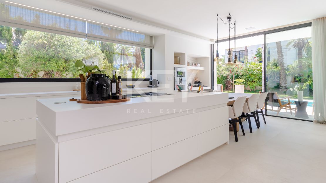 Fabulous villa with brilliant panoramic views for sale in Marbesa, Marbella