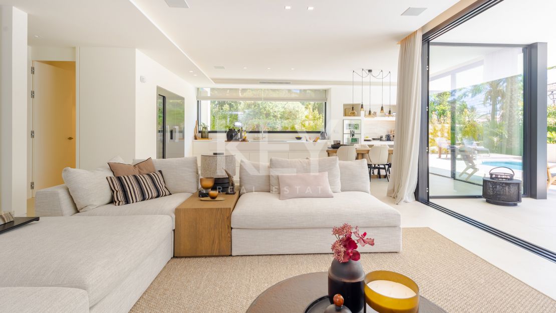 Fabulous villa with brilliant panoramic views for sale in Marbesa, Marbella