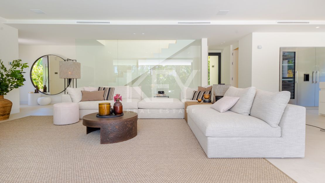 Fabulous villa with brilliant panoramic views for sale in Marbesa, Marbella