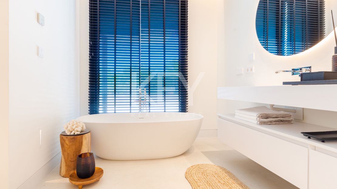 Fabulous villa with brilliant panoramic views for sale in Marbesa, Marbella