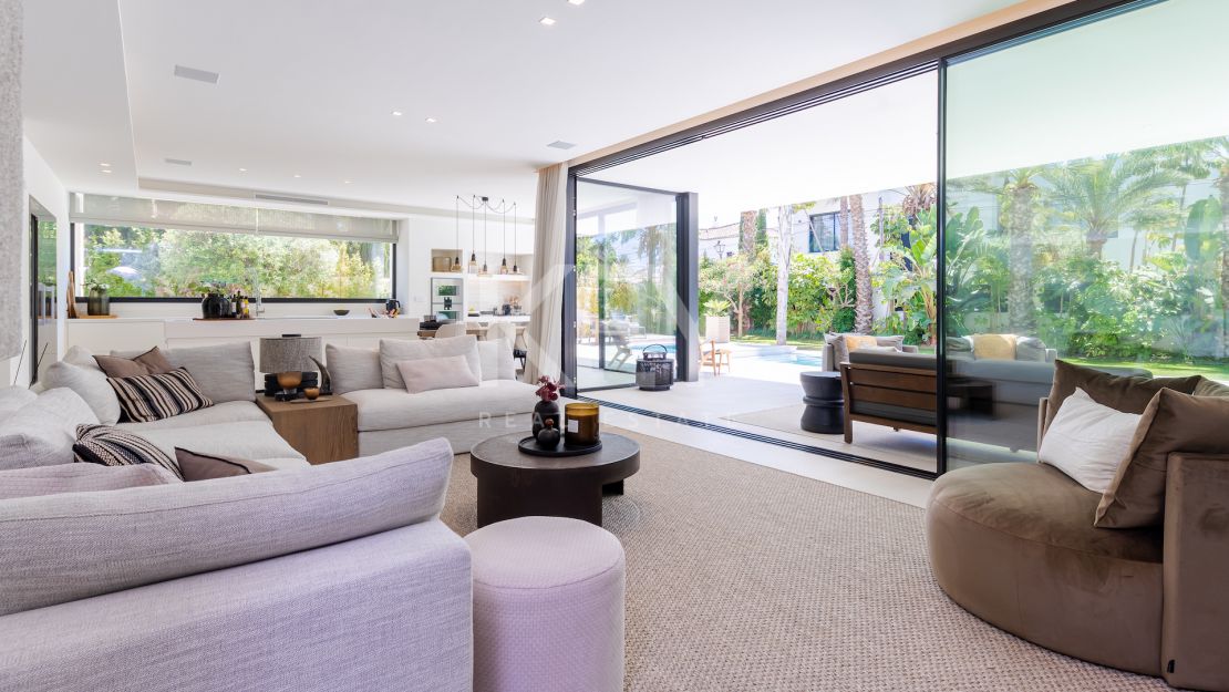 Fabulous villa with brilliant panoramic views for sale in Marbesa, Marbella