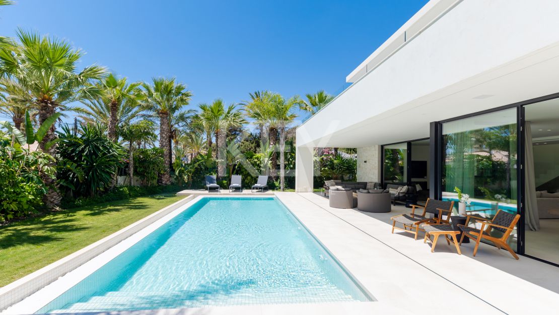 Fabulous villa with brilliant panoramic views for sale in Marbesa, Marbella