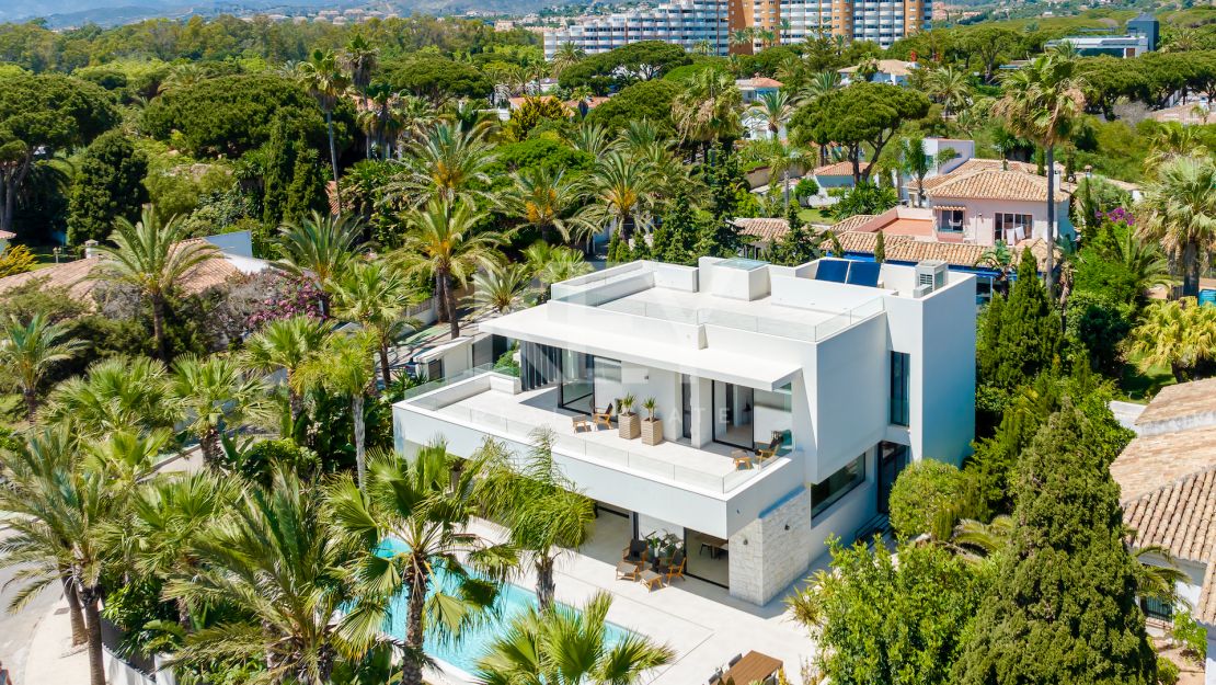 Fabulous villa with brilliant panoramic views for sale in Marbesa, Marbella