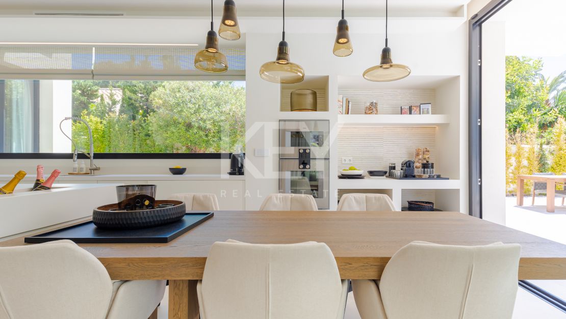 Fabulous villa with brilliant panoramic views for sale in Marbesa, Marbella