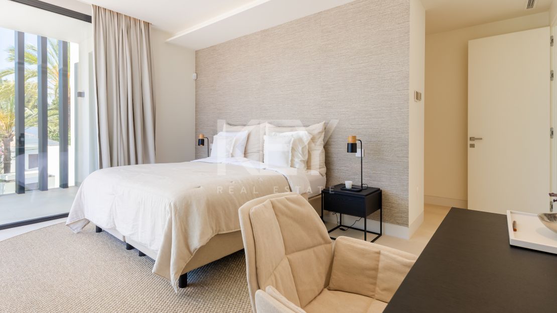 Fabulous villa with brilliant panoramic views for sale in Marbesa, Marbella