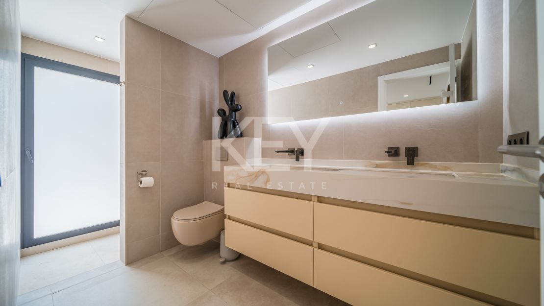 Просторная вилла предлагается в краткосрочную аренду в Nagueles, Golden Mile, Marbella