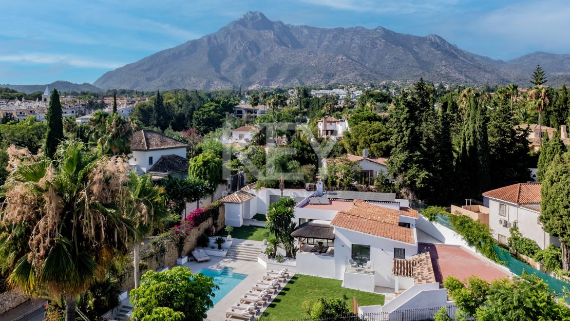 Просторная вилла предлагается в краткосрочную аренду в Nagueles, Golden Mile, Marbella