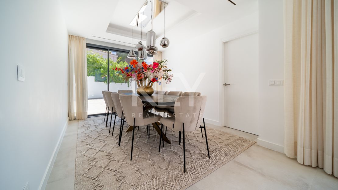 Просторная вилла предлагается в краткосрочную аренду в Nagueles, Golden Mile, Marbella