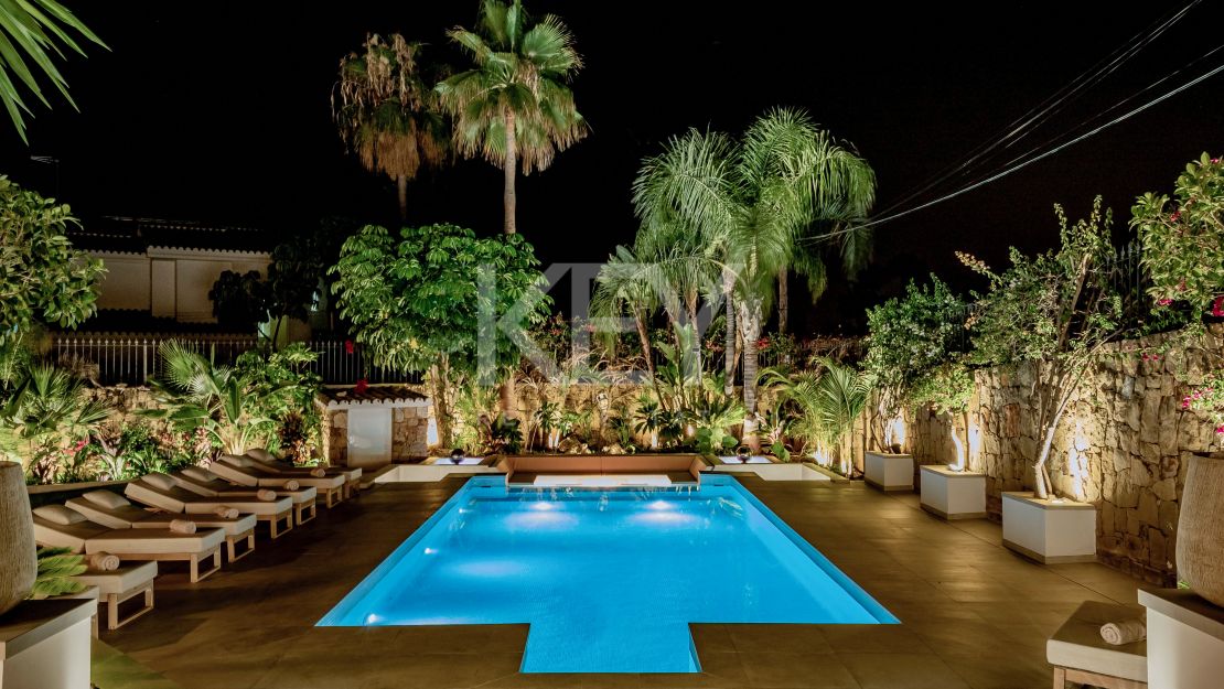 Просторная вилла предлагается в краткосрочную аренду в Nagueles, Golden Mile, Marbella