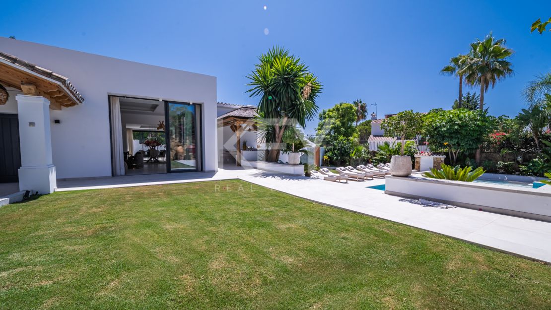 Просторная вилла предлагается в краткосрочную аренду в Nagueles, Golden Mile, Marbella