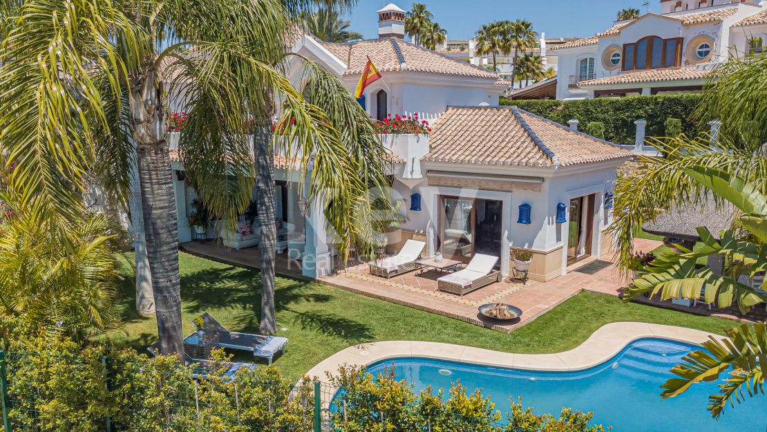 Stunning and perfectly presented villa for sale in Bahia de Marbella