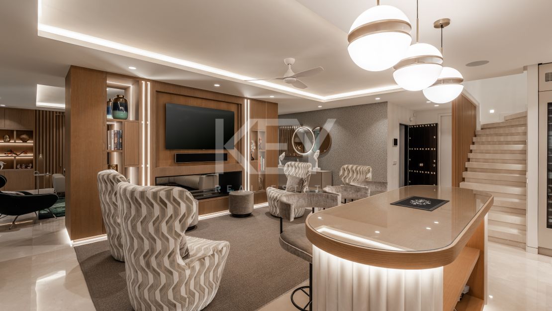 Роскошный двухэтажный пентхаус на первой линии пляжа в Пуэнте Романо, Золотая Миля