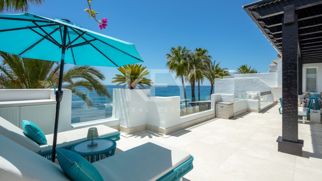 Роскошный двухэтажный пентхаус на первой линии пляжа в Пуэнте Романо, Золотая Миля
