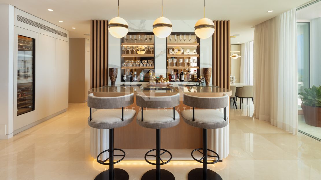 Роскошный двухэтажный пентхаус на первой линии пляжа в Пуэнте Романо, Золотая Миля