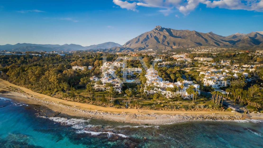 Роскошный двухэтажный пентхаус на первой линии пляжа в Пуэнте Романо, Золотая Миля