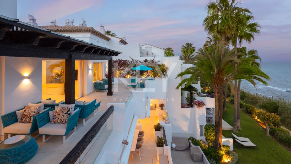 Роскошный двухэтажный пентхаус на первой линии пляжа в Пуэнте Романо, Золотая Миля