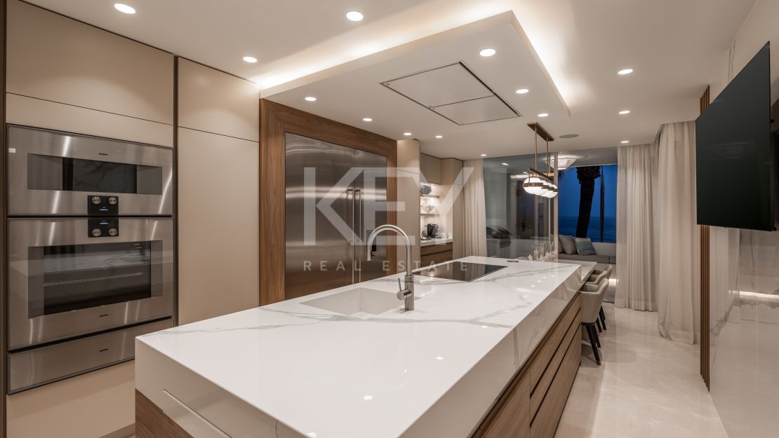 Роскошный двухэтажный пентхаус на первой линии пляжа в Пуэнте Романо, Золотая Миля