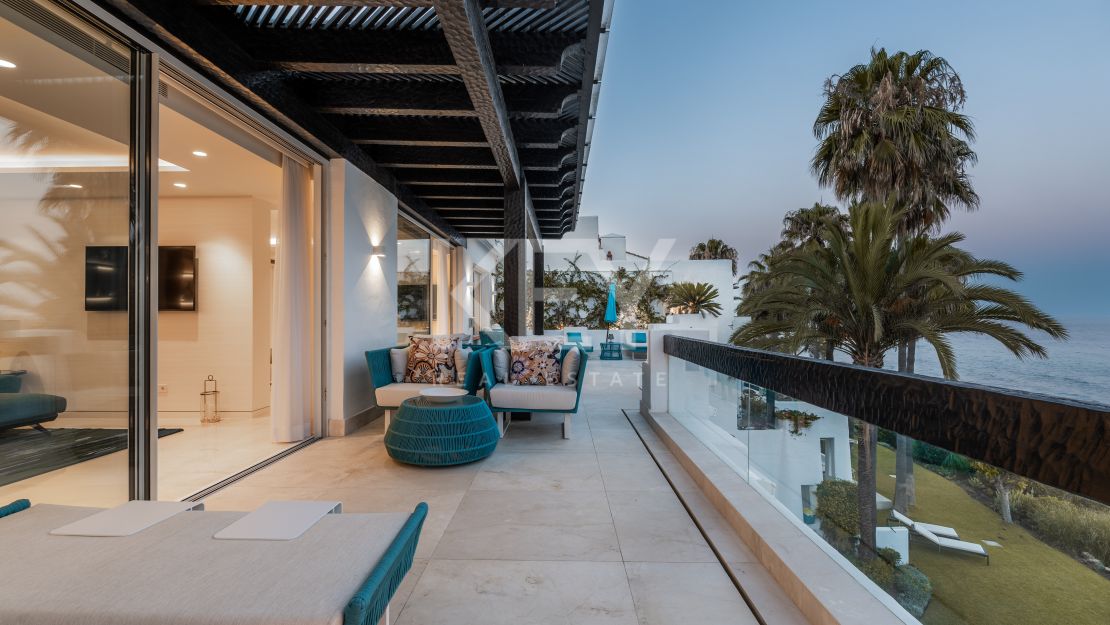 Роскошный двухэтажный пентхаус на первой линии пляжа в Пуэнте Романо, Золотая Миля