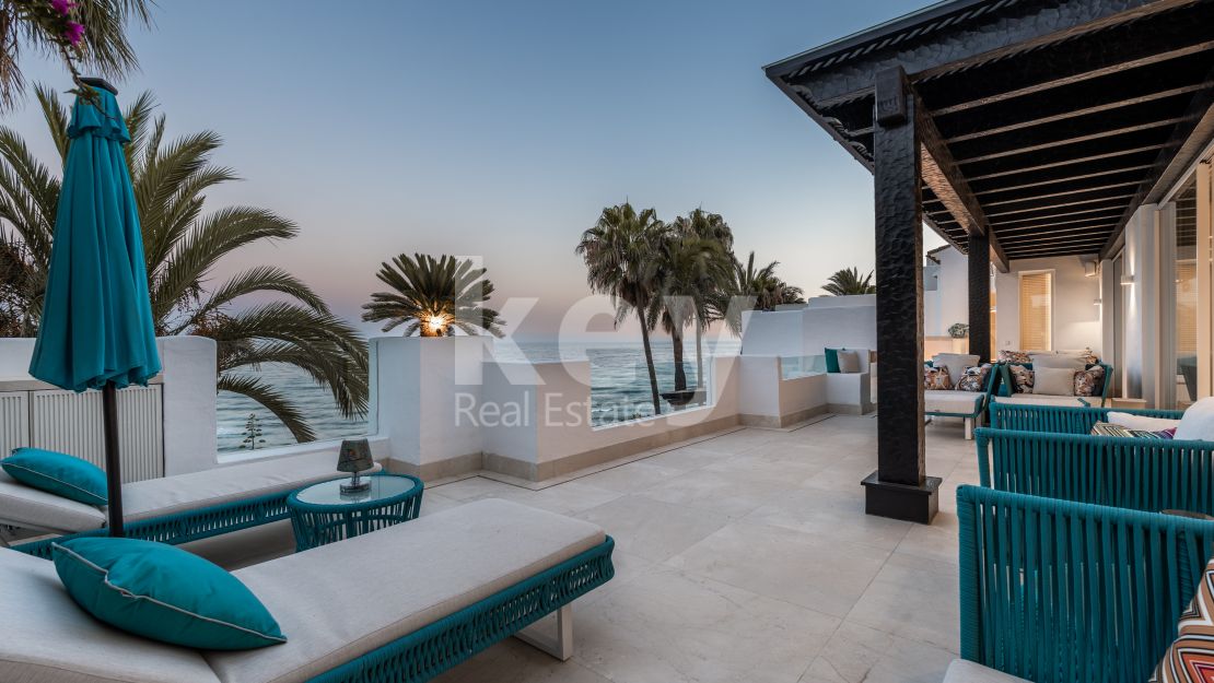 Luxurious beachfront double Penthouse for sale in Puente Romano, Golden Mile