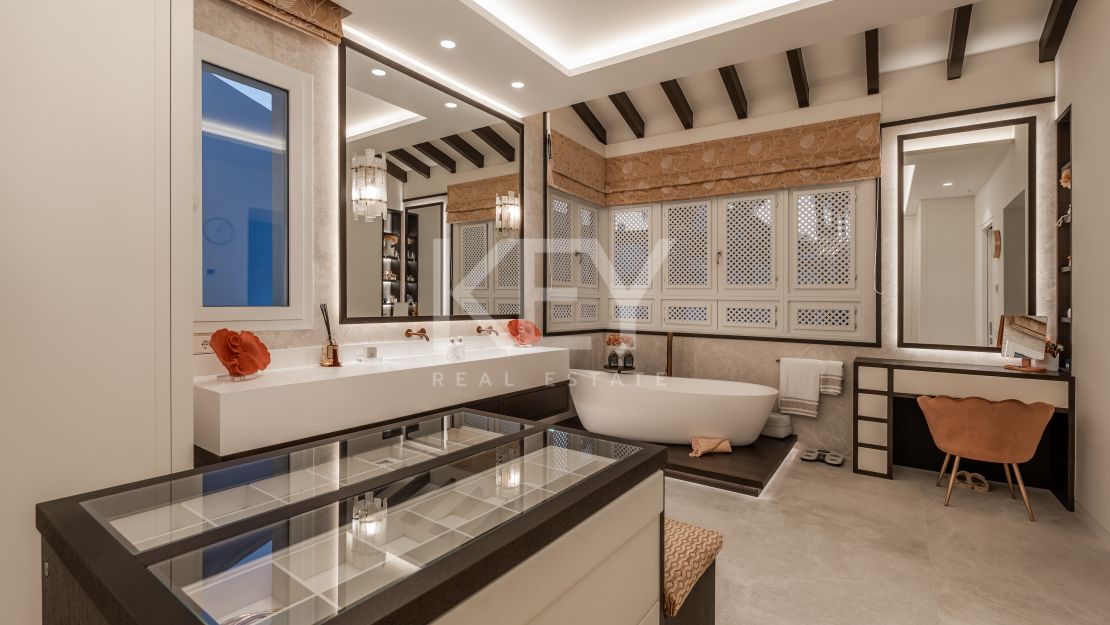 Роскошный двухэтажный пентхаус на первой линии пляжа в Пуэнте Романо, Золотая Миля