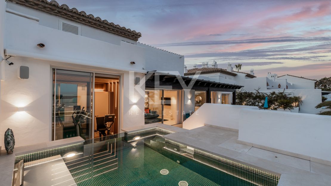 Роскошный двухэтажный пентхаус на первой линии пляжа в Пуэнте Романо, Золотая Миля