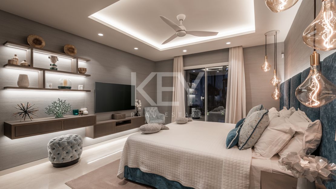 Роскошный двухэтажный пентхаус на первой линии пляжа в Пуэнте Романо, Золотая Миля