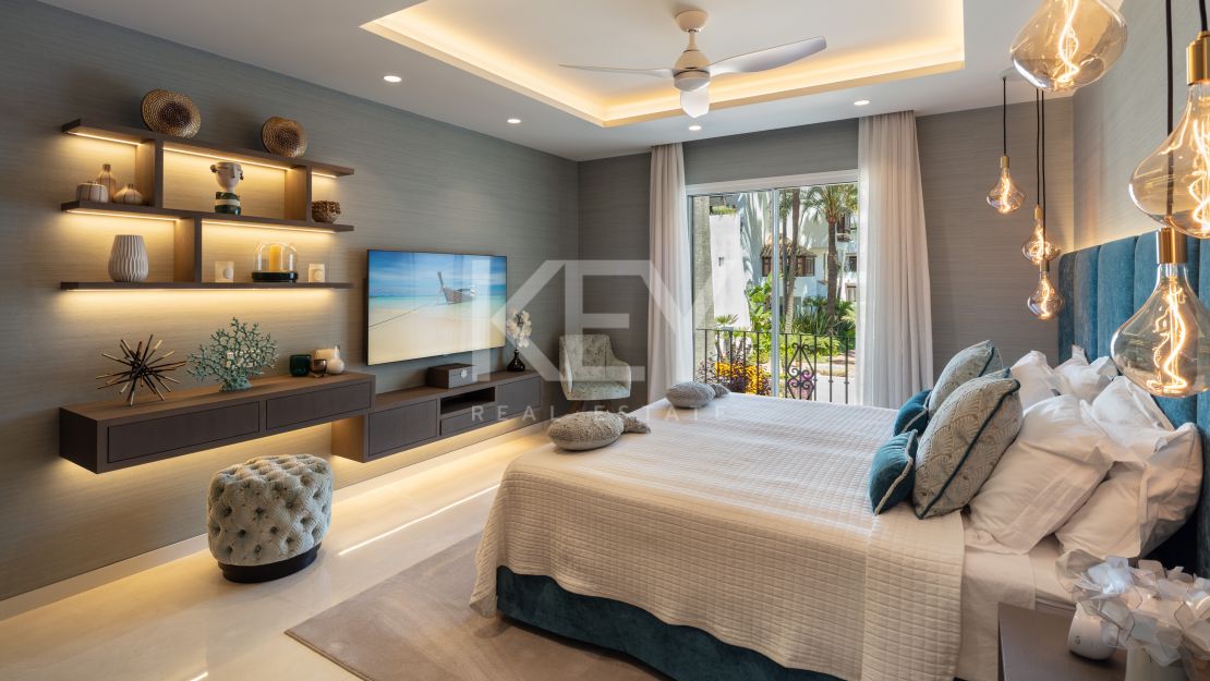 Роскошный двухэтажный пентхаус на первой линии пляжа в Пуэнте Романо, Золотая Миля