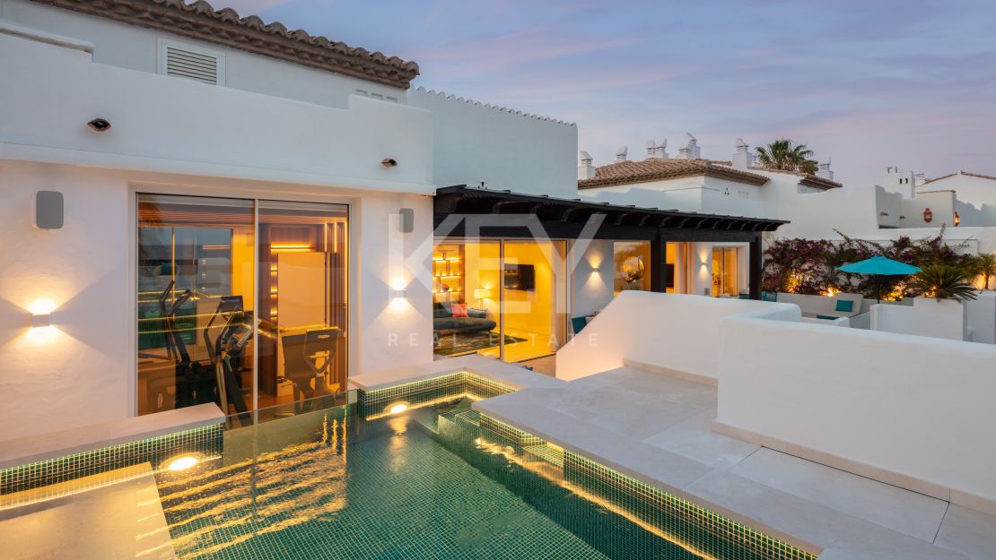 Роскошный двухэтажный пентхаус на первой линии пляжа в Пуэнте Романо, Золотая Миля