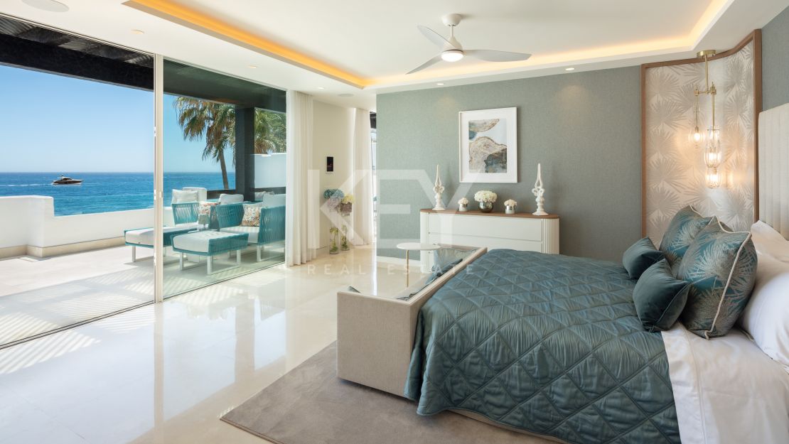 Роскошный двухэтажный пентхаус на первой линии пляжа в Пуэнте Романо, Золотая Миля