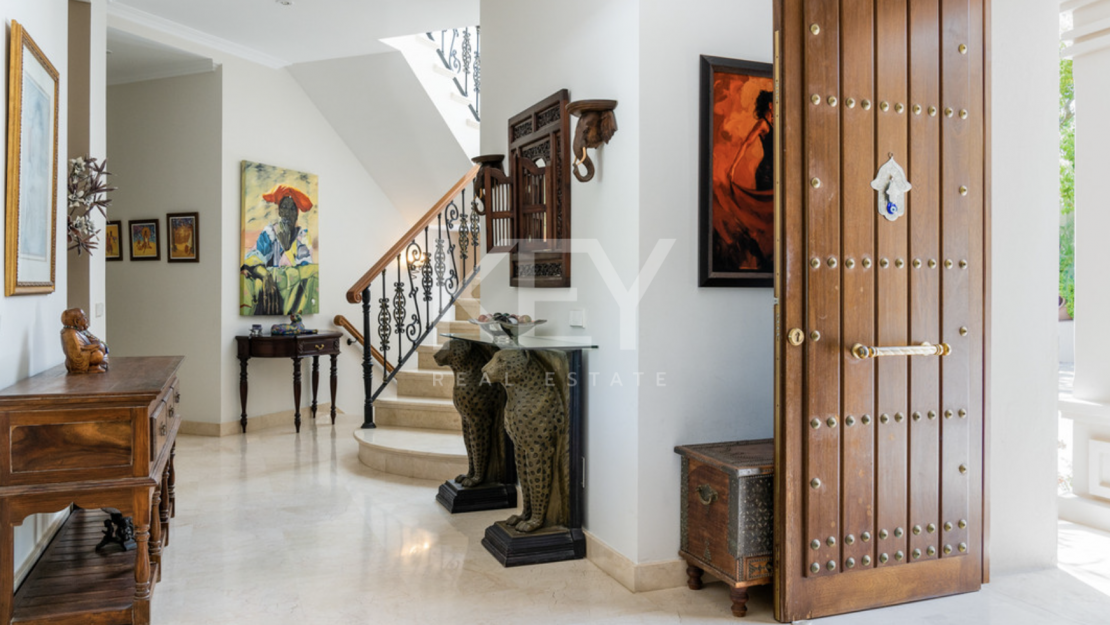 Lujosa Mansión Andaluza en Venta con Espectaculares Vistas en Nueva Andalucía