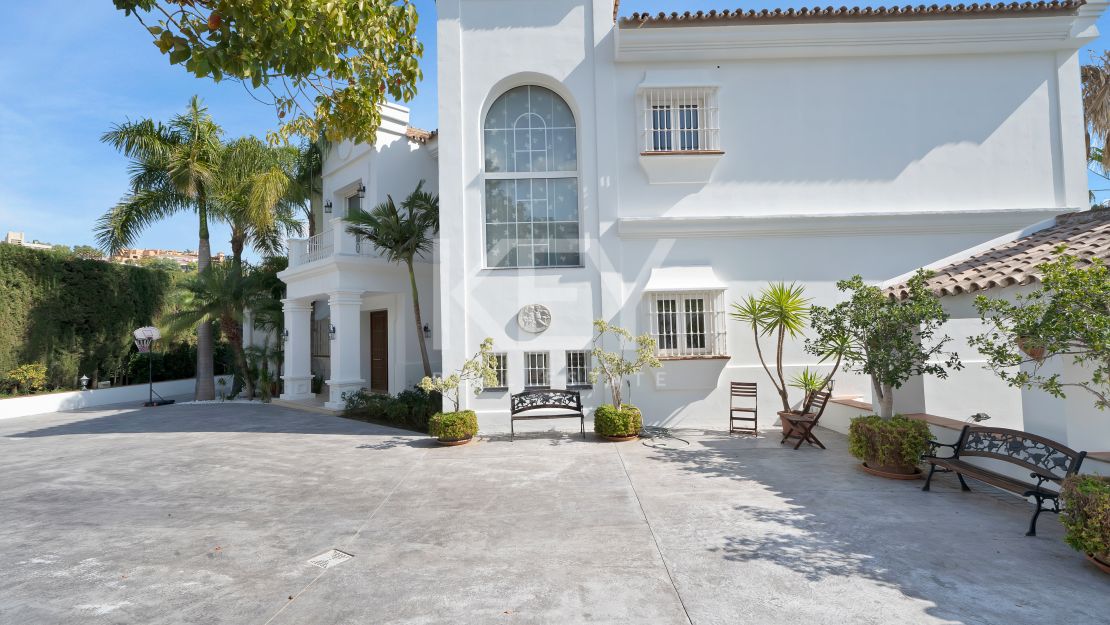 Lujosa Mansión Andaluza en Venta con Espectaculares Vistas en Nueva Andalucía