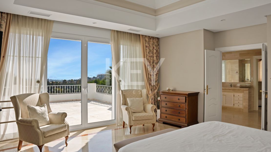 Lujosa Mansión Andaluza en Venta con Espectaculares Vistas en Nueva Andalucía