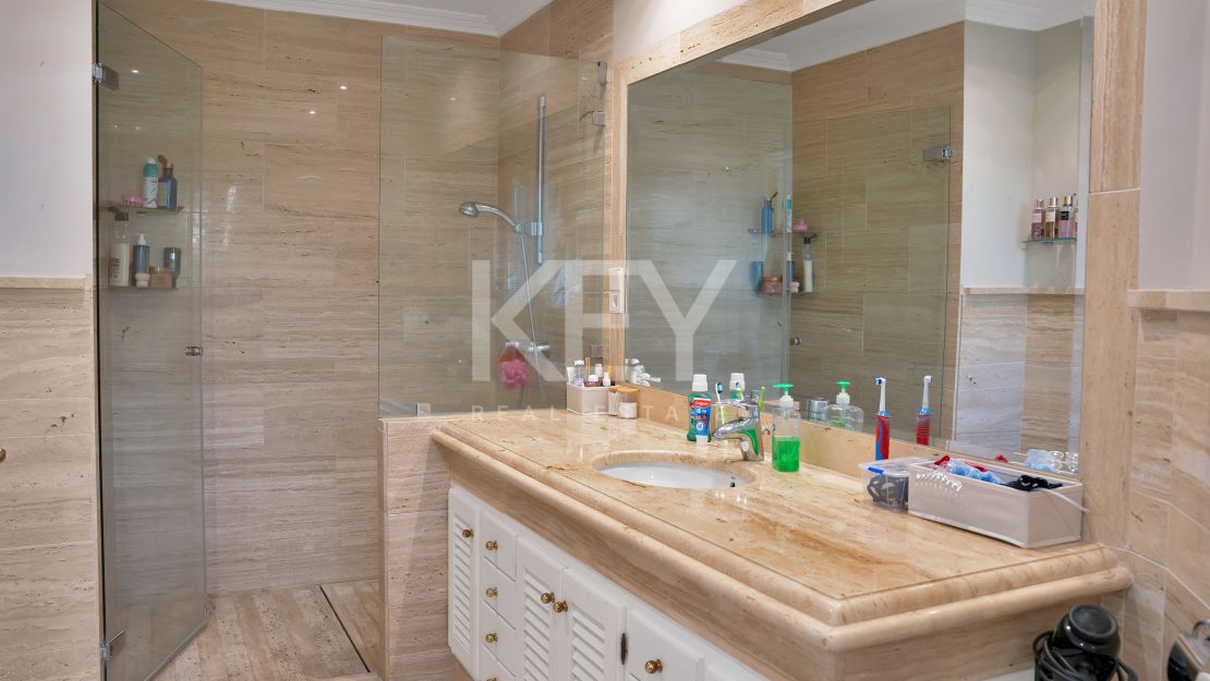 Lujosa Mansión Andaluza en Venta con Espectaculares Vistas en Nueva Andalucía