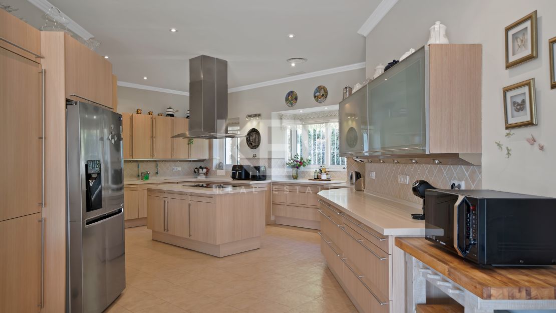 Lujosa Mansión Andaluza en Venta con Espectaculares Vistas en Nueva Andalucía