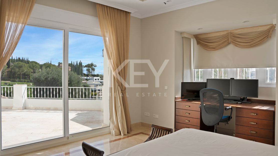 Lujosa Mansión Andaluza en Venta con Espectaculares Vistas en Nueva Andalucía