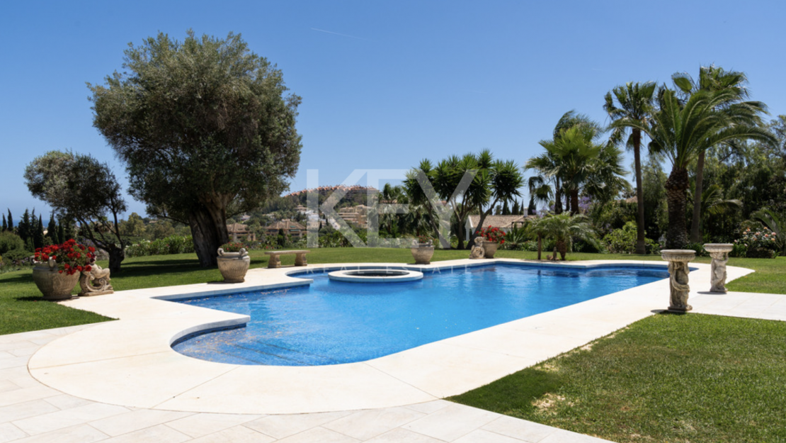 Lujosa Mansión Andaluza en Venta con Espectaculares Vistas en Nueva Andalucía