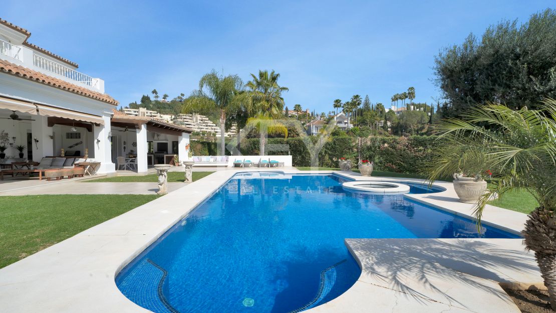 Lujosa Mansión Andaluza en Venta con Espectaculares Vistas en Nueva Andalucía