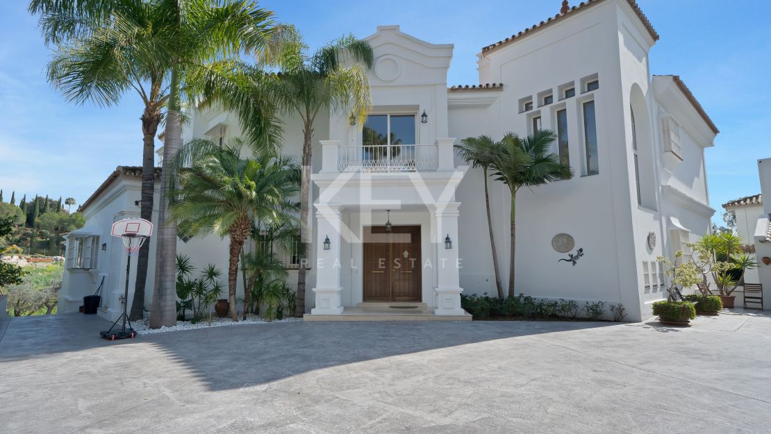 Lujosa Mansión Andaluza en Venta con Espectaculares Vistas en Nueva Andalucía