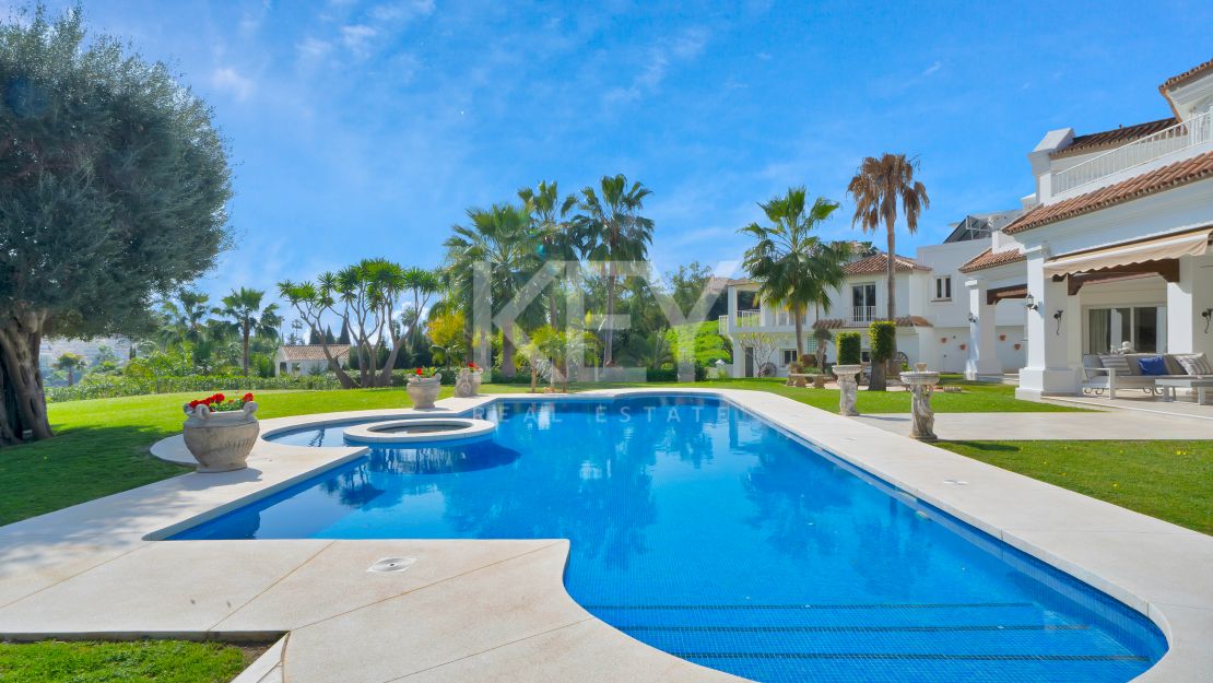 Lujosa Mansión Andaluza en Venta con Espectaculares Vistas en Nueva Andalucía