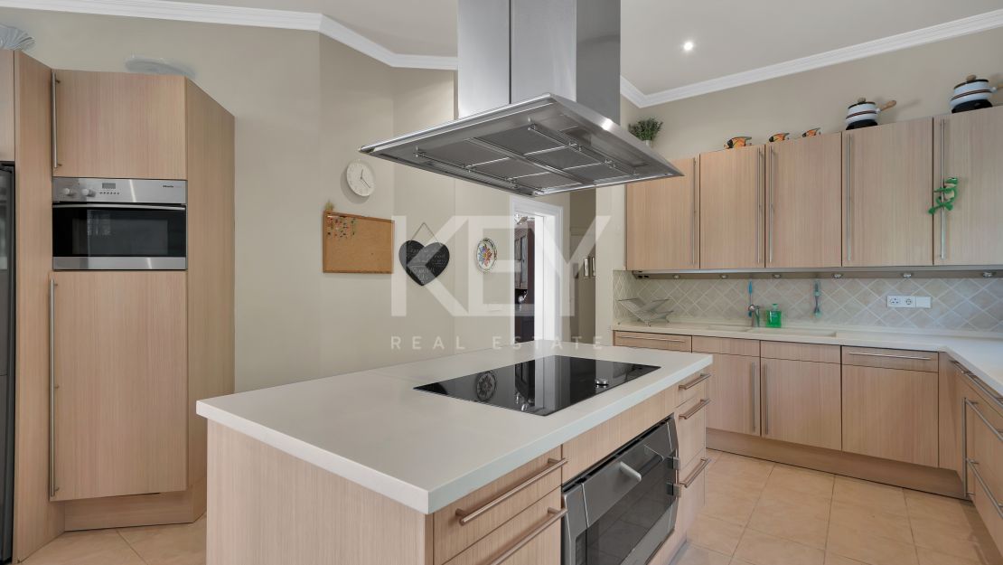 Lujosa Mansión Andaluza en Venta con Espectaculares Vistas en Nueva Andalucía